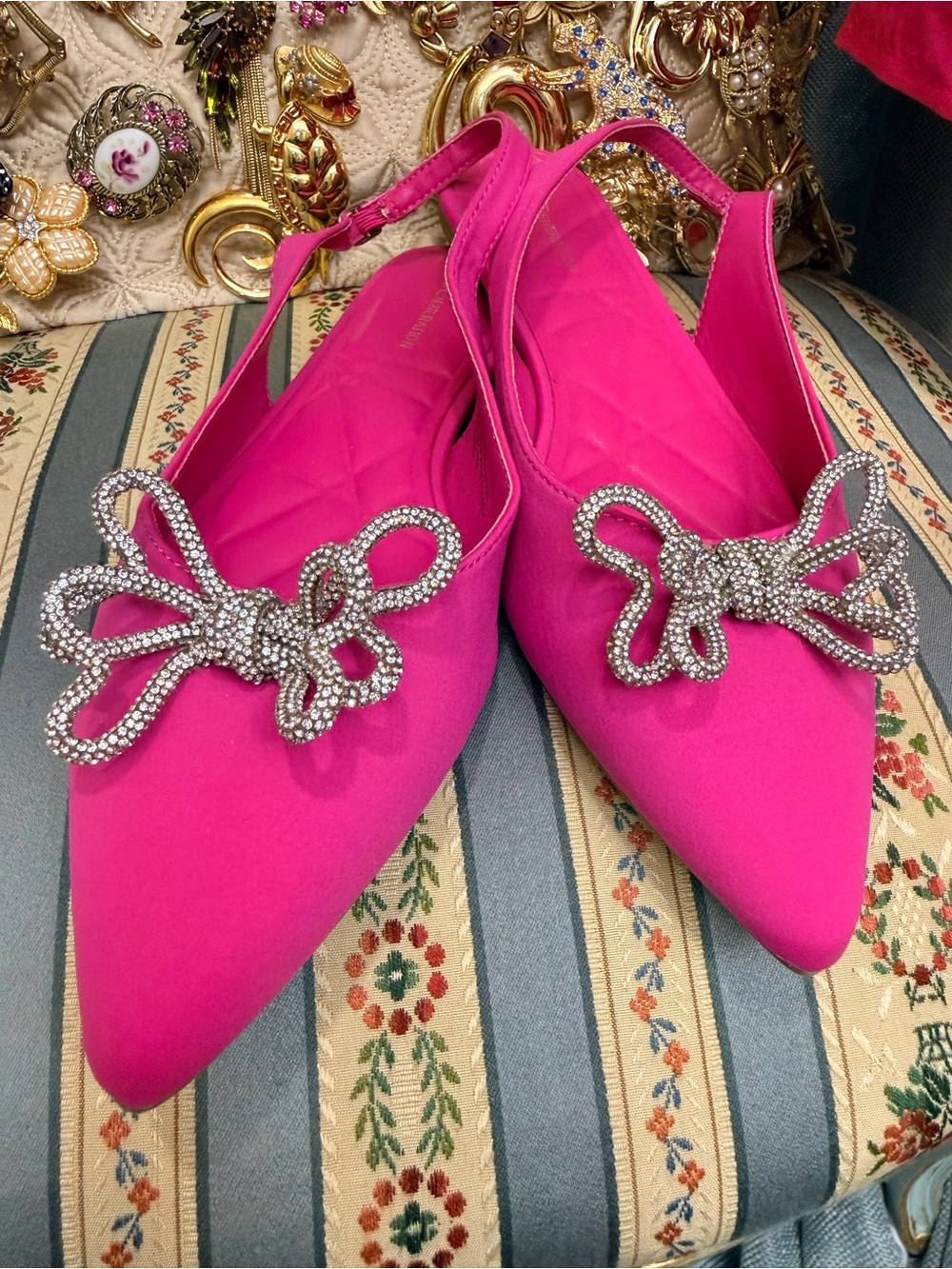 New Embellished Fuchsia Satin Bag & Pointed Slingback Flats Set - Picture 3 of 8